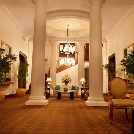 فندق ميدينز نيو دلهي نيودلهي المظهر الخارجي الصورة Interior of the hotel