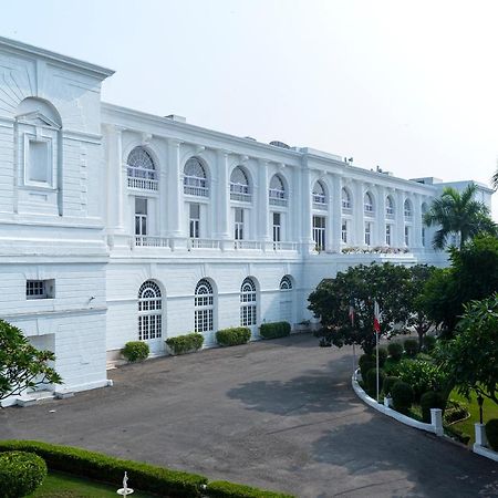 فندق ميدينز نيو دلهي نيودلهي المظهر الخارجي الصورة The residence of the Governor of West Java