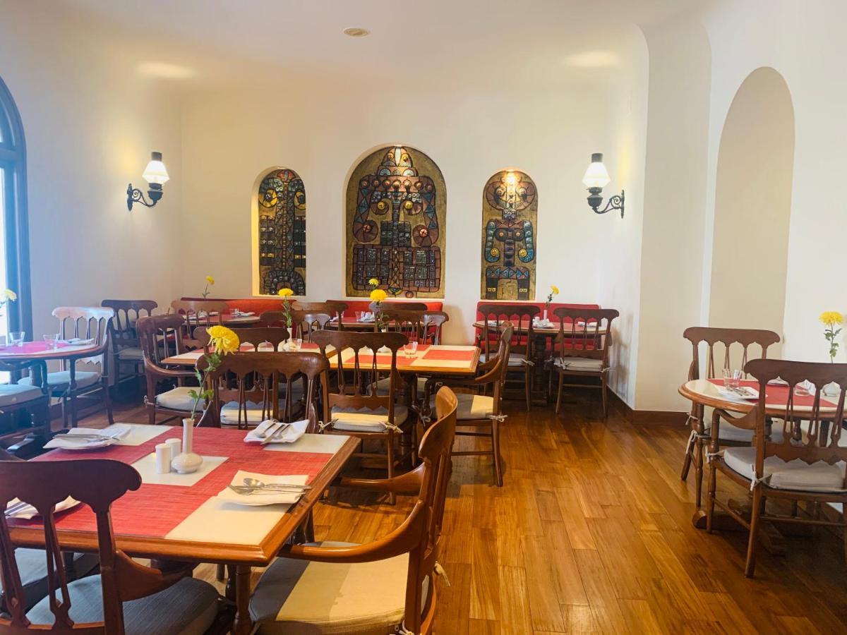 فندق ميدينز نيو دلهي نيودلهي المظهر الخارجي الصورة The dining room at the International House