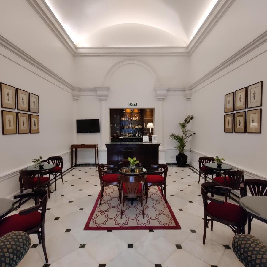 فندق ميدينز نيو دلهي نيودلهي المظهر الخارجي الصورة The bar at the Imperial