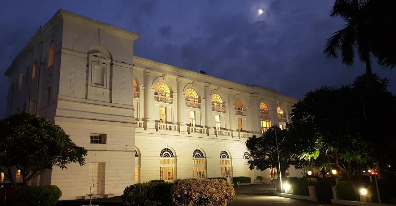 فندق ميدينز نيو دلهي نيودلهي المظهر الخارجي الصورة The main building of the university