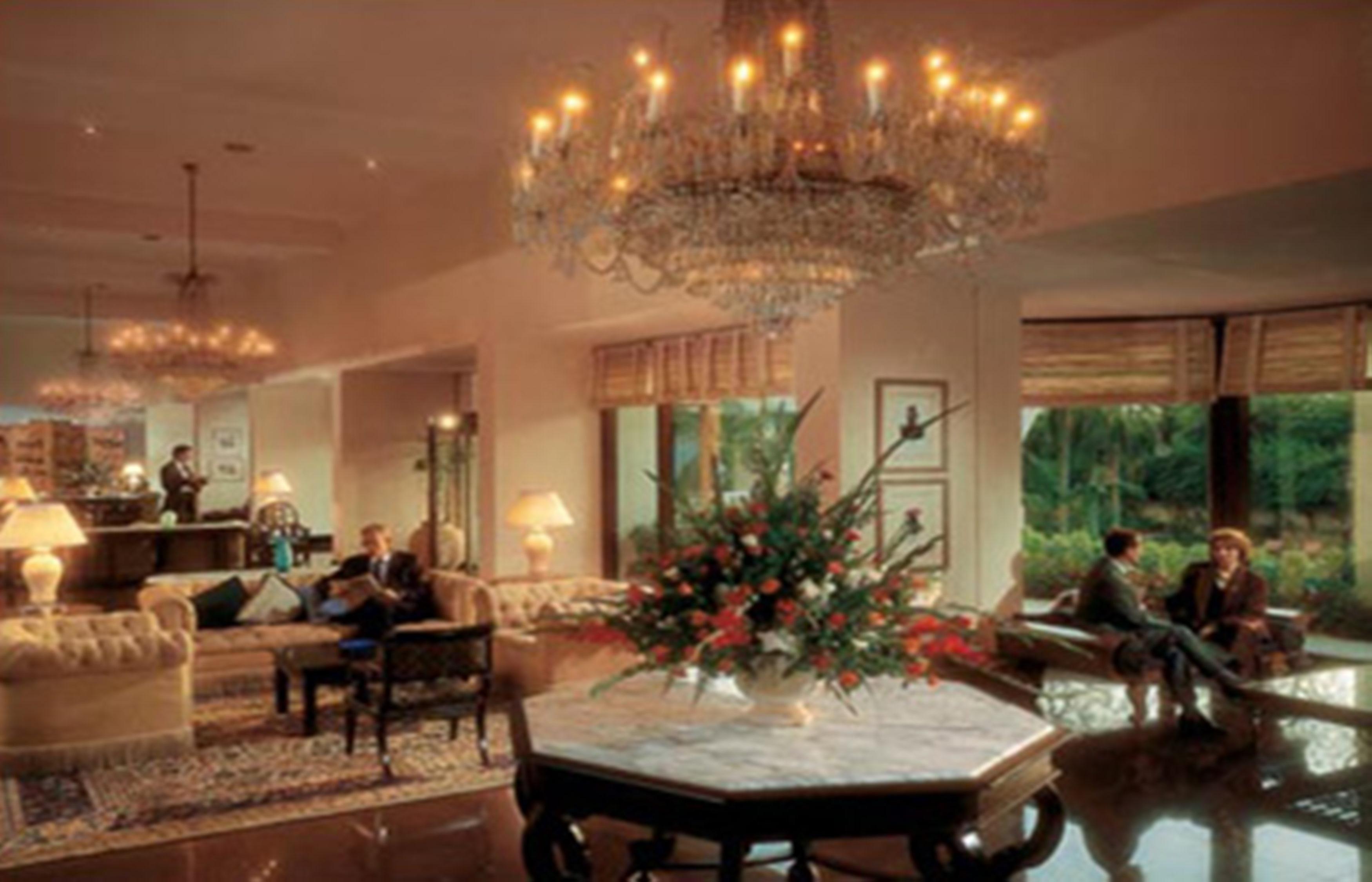 فندق ميدينز نيو دلهي نيودلهي المظهر الخارجي الصورة The lobby of the Taj Bengal
