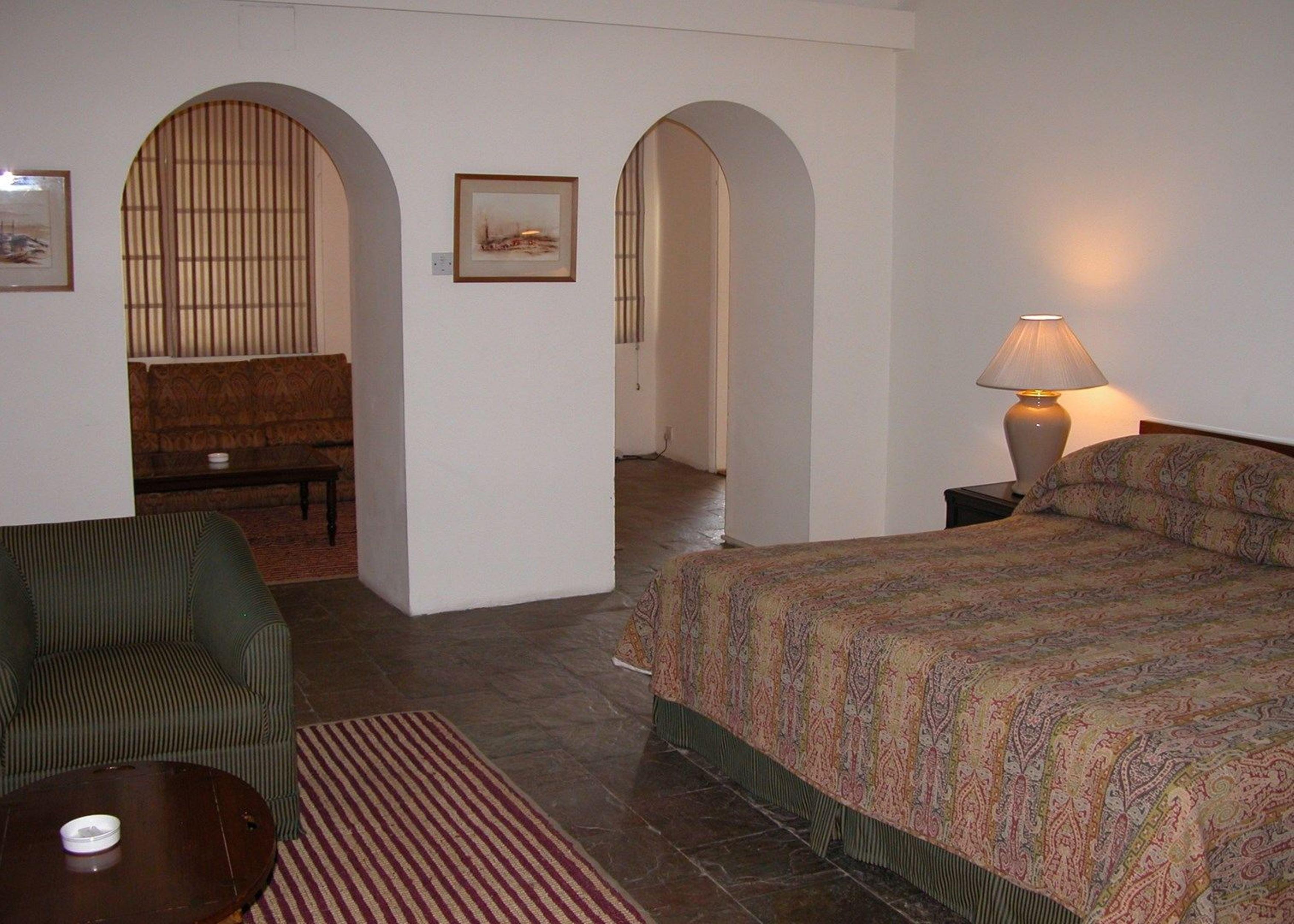 فندق ميدينز نيو دلهي نيودلهي المظهر الخارجي الصورة A room at the Hotel Monte Vista