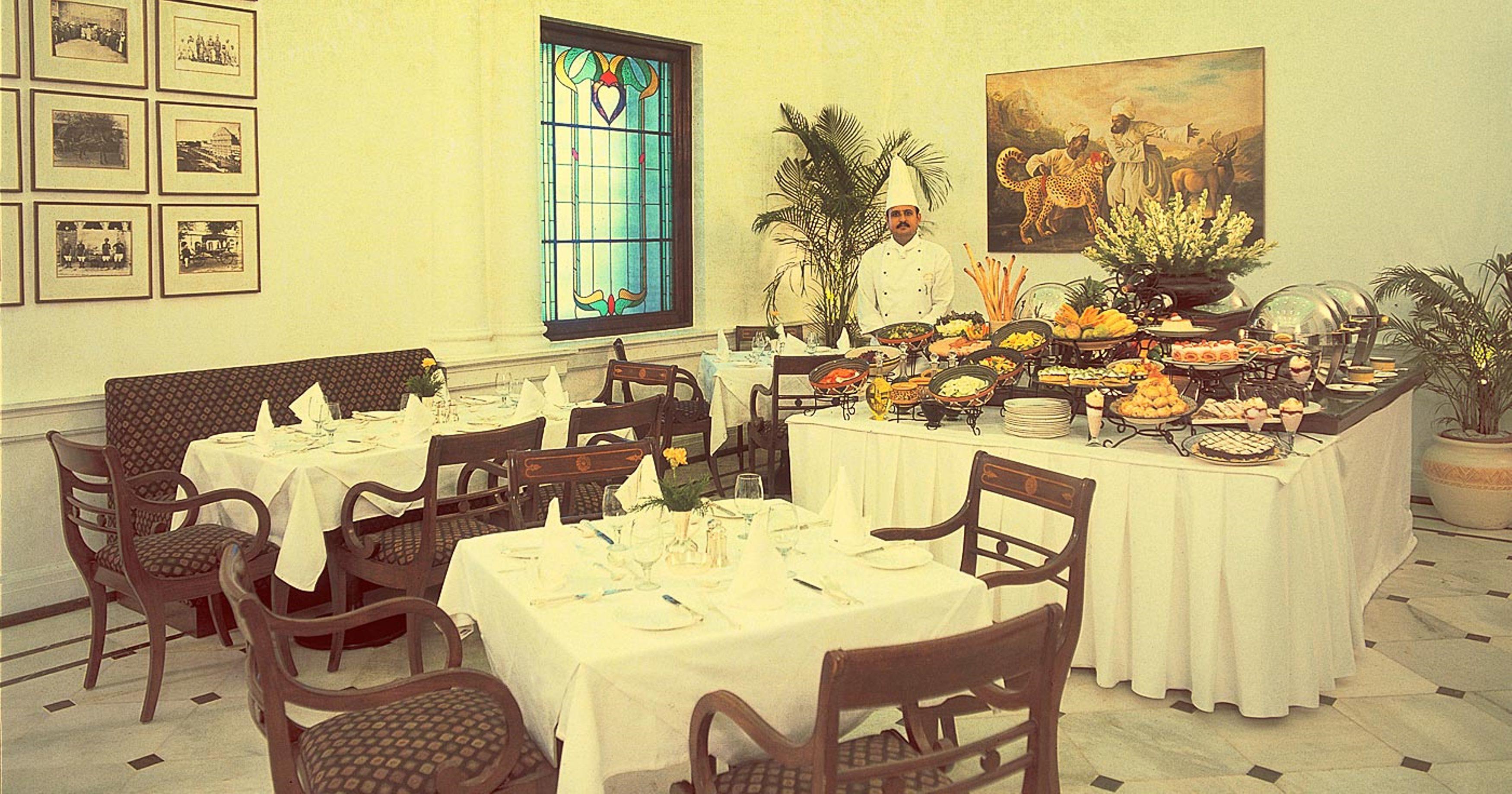 فندق ميدينز نيو دلهي نيودلهي المظهر الخارجي الصورة The restaurant at the Taj Mahal Palace Hotel