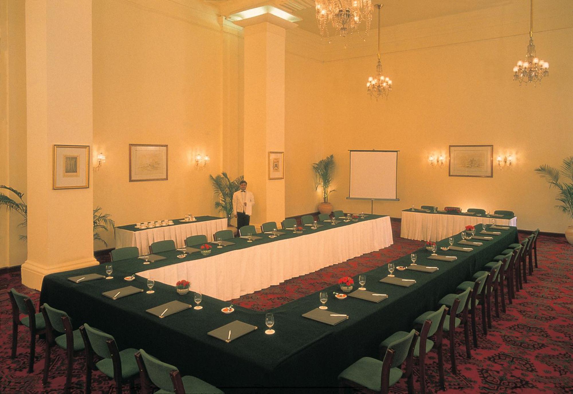 فندق ميدينز نيو دلهي نيودلهي المظهر الخارجي الصورة The meeting room of the Royal Society