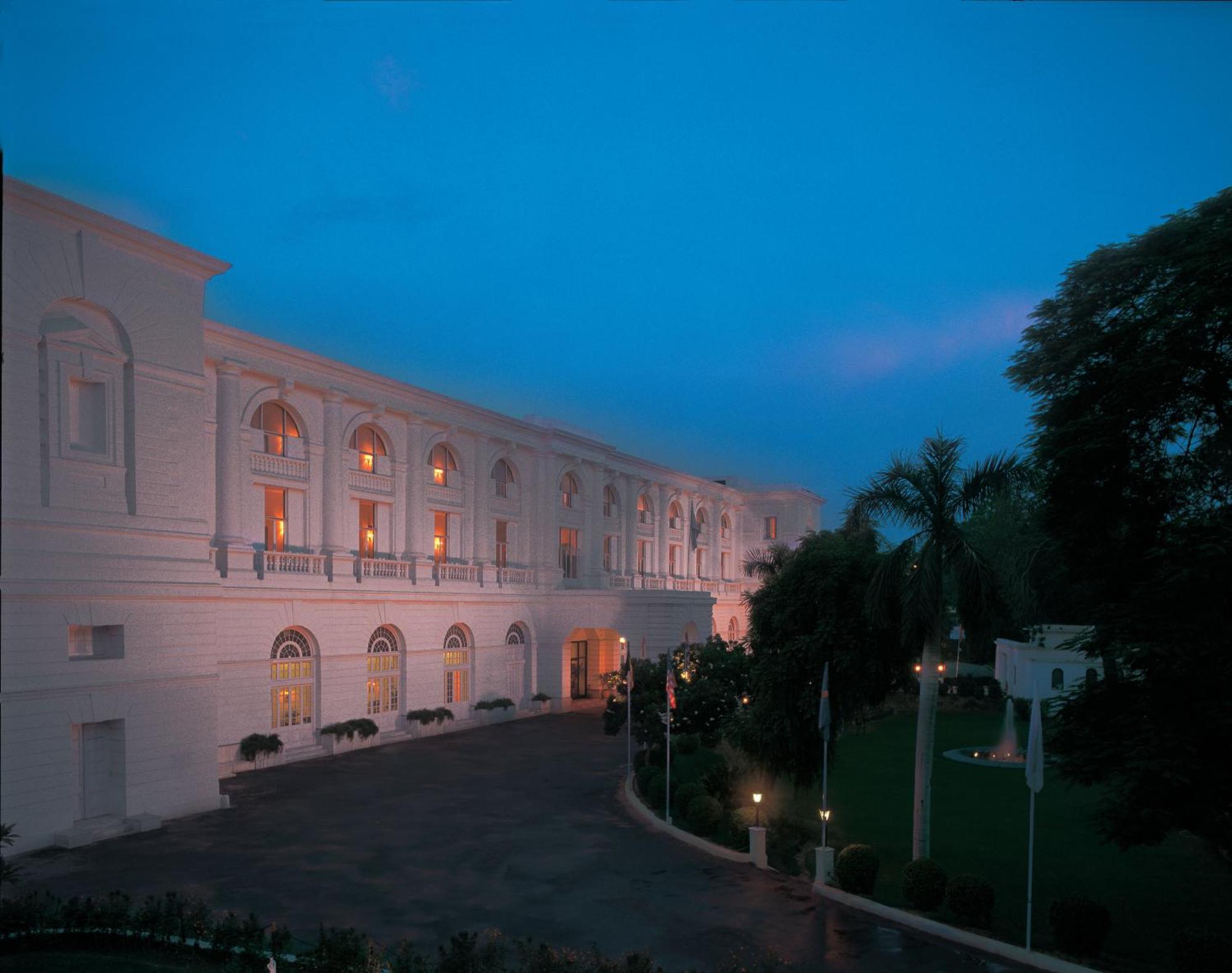 فندق ميدينز نيو دلهي نيودلهي المظهر الخارجي الصورة The Imperial Hotel