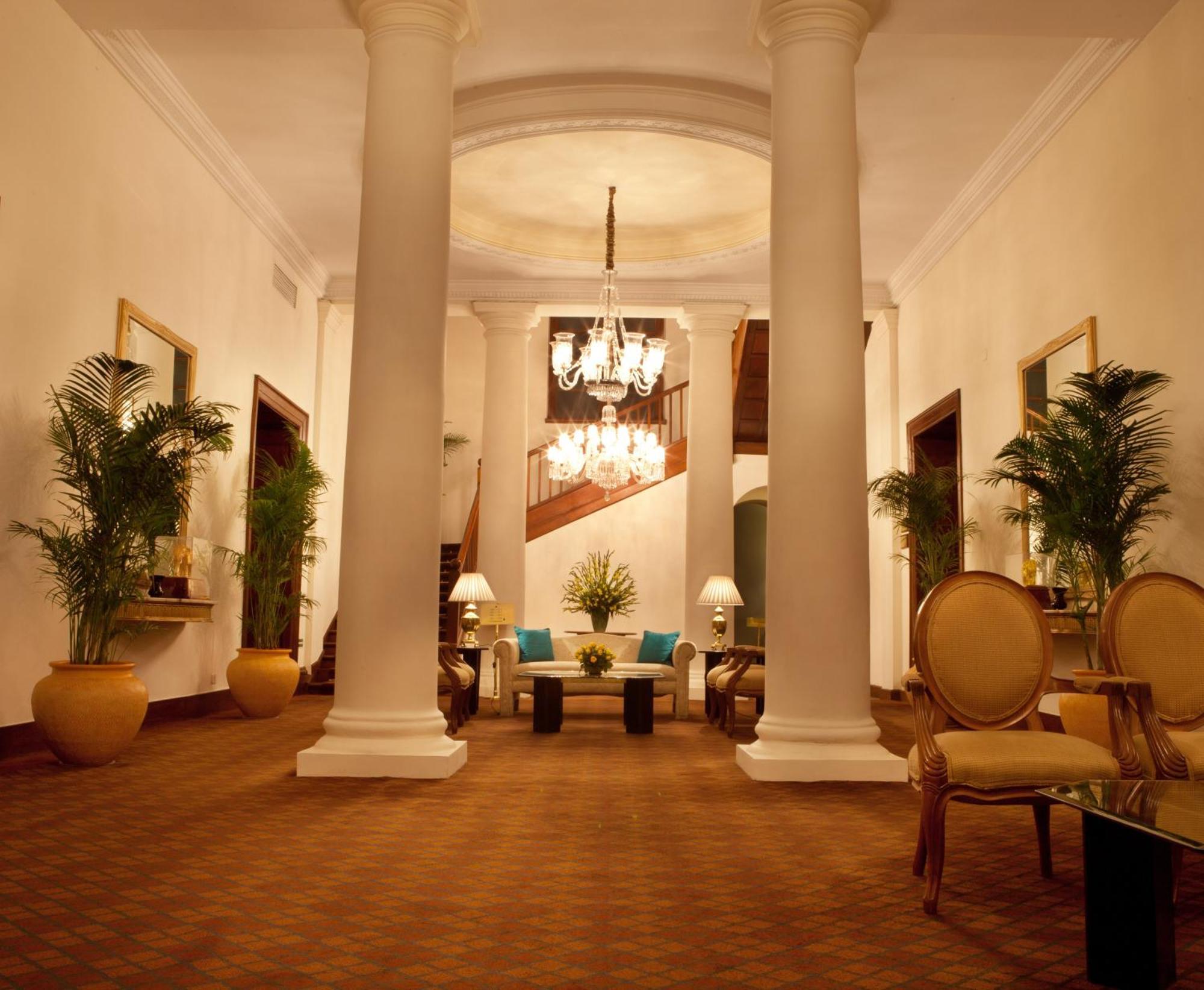 فندق ميدينز نيو دلهي نيودلهي المظهر الخارجي الصورة Interior of the hotel