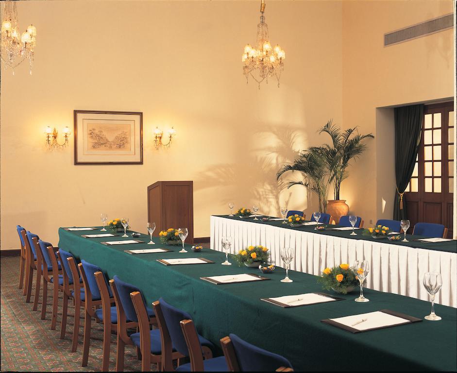 فندق ميدينز نيو دلهي نيودلهي المظهر الخارجي الصورة The meeting room