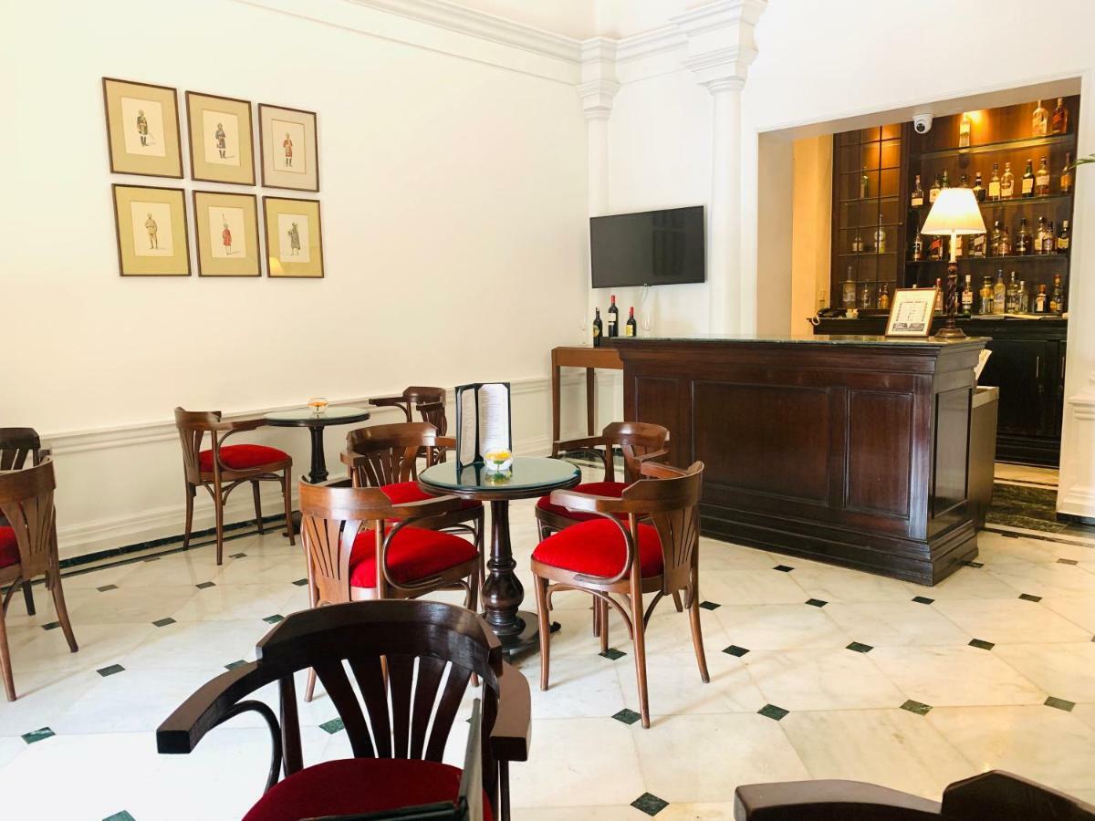 فندق ميدينز نيو دلهي نيودلهي المظهر الخارجي الصورة The bar at the Imperial Hotel