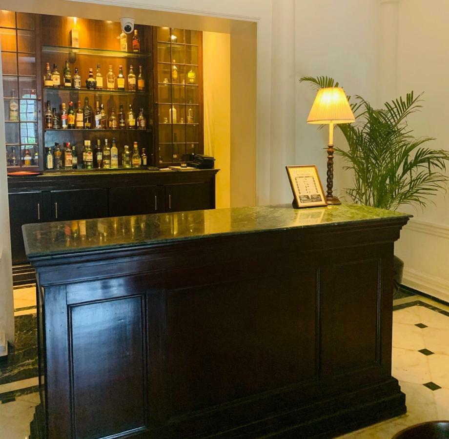 فندق ميدينز نيو دلهي نيودلهي المظهر الخارجي الصورة The bar at the 1906