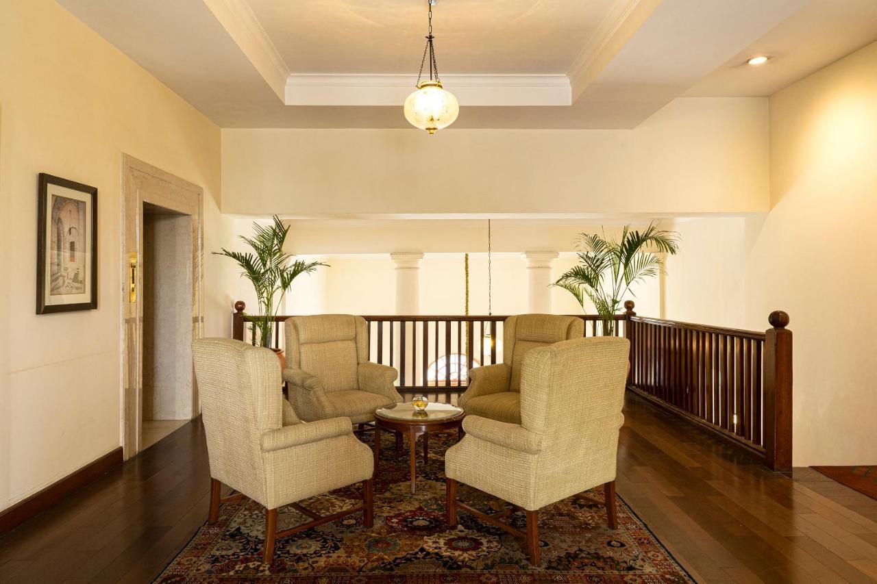 فندق ميدينز نيو دلهي نيودلهي المظهر الخارجي الصورة Interior of the hotel